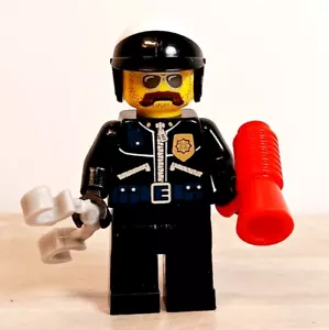 LEGO Police CHP Officer Minifigure FREE GEAR Motorcycle Cop Helmet Bushy Stash - Picture 1 of 2