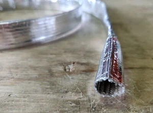 Gaine Thérmique Protection Tubes Et Câbles Feu en Aluminium Réfléchissant 10mm - Picture 1 of 5