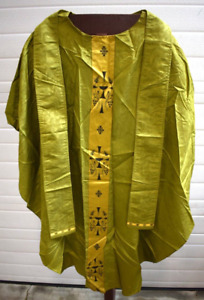 Used Light Green Vestment  + Stole. Lightweight Material (CU1493) Chalice Co.