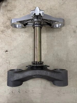 Ducati 1098 1098S 2008 07-09 triple árbol vástago de dirección puente de horquilla inferior superior Foto 1 de 4