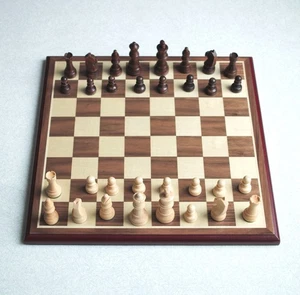 Set de jeu d'échecs - Echiquier "marqueté"  40 cm - Foto 1 di 5