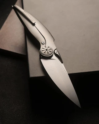 Складной нож Rike Knife Predator P 33⁄4 дюйма Bohler M390 со стальным лезвием и титановой ручкой - Изображение 1 из 4