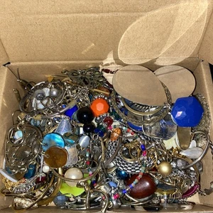 Junk Jewelry Lot - Vintage- Mod Wear, Parts, Repair 1 Lb + - Picture 1 of 6