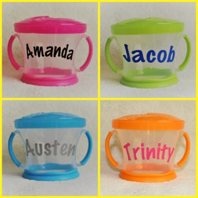 Contenedor de bocadillos personalizado dispensador taza bebé niño pequeño sin derrames personalizado niño niña Foto 1 de 4