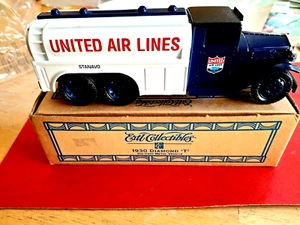 United Airlines ERTL Collectibles 1930 Diamond T metallo pressofuso camion banca in scatola - Foto 1 di 7