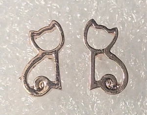 Itty Bitty Kitty Cat Flat Rose Gold Alloy Post Stud Earrings Jewelry - Picture 1 of 2