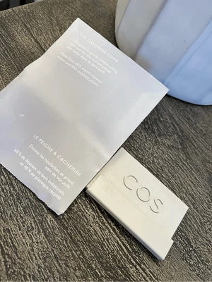 PEINE DE CACHEMIR COS Foto 1 de 4