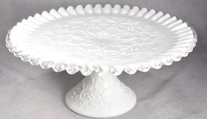Fenton Spanish Lace Milk Glass Silver Crest Cake Plate Server Pedestal Stand - Bild 1 von 7