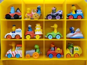 VINTAGE 1980s Sesame Street School Bus Car Case w/ 12 Hasbro Muppet Metal Cars - Picture 1 of 17