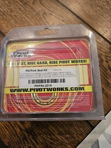 Pivot Works - PWFSK-Z019 - Fork Seal Kit - Picture 1 of 2