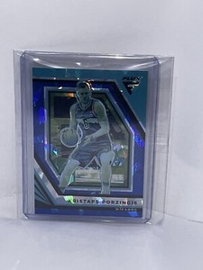 2020-21 Panini Flux - Blue Cracked Ice #38 Kristaps Porzingis /25