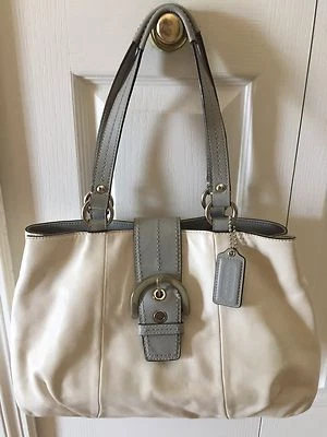 BOLSO DE MANO COACH SOHO BLANCO/GRIS CUERO ESTE/OESTE 18751 USADO EN EXCELENTE ESTADO Foto 1 de 4