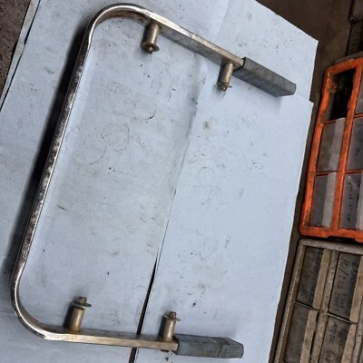 Barra de agarre de parachoques trasero Snojet Sno Jet SST 440 433 1973 de colección para moto de nieve Foto 1 de 4