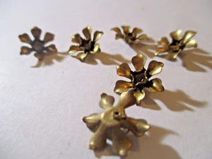 25 piezas 11 mm de colección diseño de hallazgos florales de latón diseño artesanal ST6 - Imagen 1 de 4