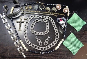Vintage to Now, Wearable Jewelry Lot # 0045. - Bild 1 von 9