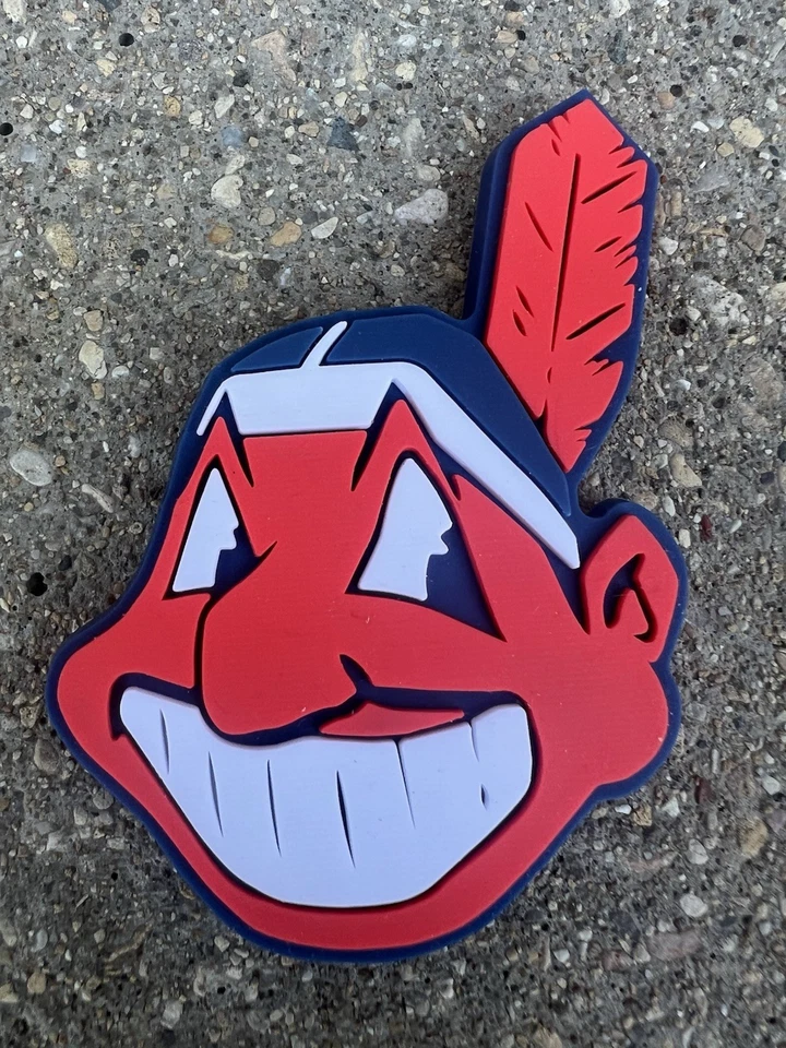 DE COLECCIÓN MLB RETRO CLEVELAND INDIOS TABLA DE PIE DE GOMA NEVERA IMÁN 2025 NUEVO Foto 1 de 4
