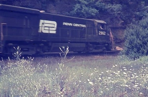 pc penn central  2962 action altoona original railroad slide - Picture 1 of 1