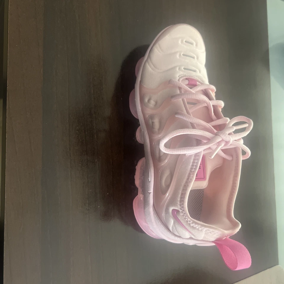 W Air Vapormax Plus - Photo 1/4
