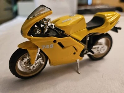 Maisto Ducati 748 - 1:18 Scale ***no box*** - Image 1 of 4
