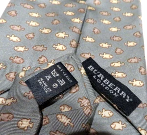 Cravatta uomo vintage Burberry of London 100% seta lusso pesce salvia made France 59"x 3,5" - Foto 1 di 9