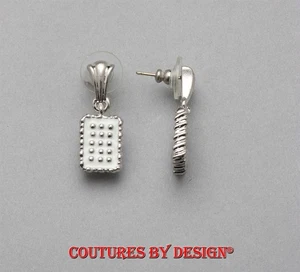 Pendientes colgantes St John Knits modernos de esmalte blanco y poste de plata nuevos con etiquetas precio de venta sugerido por el fabricante 130 USD - Imagen 1 de 2
