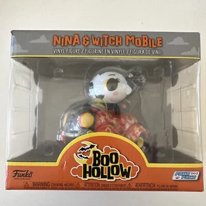 Offiziell lizenzierte Boo Hollow Nina in Witch Mobile Paka Paka Ride Vinylfigur - Bild 1 von 10