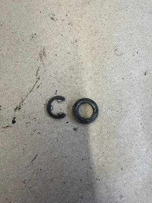 2004 Yamaha TTR90 Brake Pedal Clip & Washer 99080-09600-00  B690 - Image 1 of 4