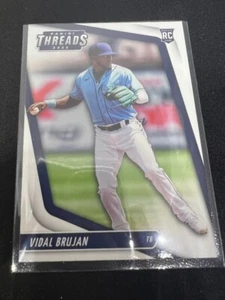 2022 Panini Chronicles Threads Baseball Nr. 8 Vidal Brujan Rookie Karte (RC) - Bild 1 von 2