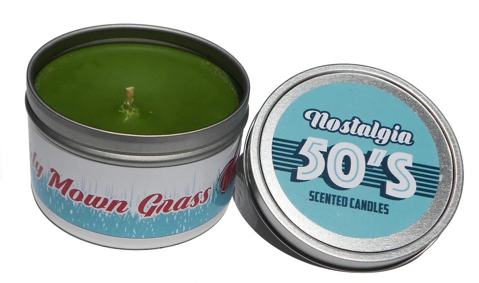 Vela perfumada de grama recém-cortada nostálgica da década de 1950. Vela legal. Presente exclusivo. - Imagem 1 de 1