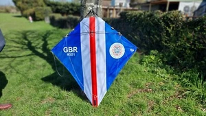 Peter Powell Stunter Kite King's Collection Aquilone Incoronazione Ali Blu - Foto 1 di 3