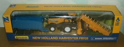 1/62 Scale New Holland FR920 Harvester Wagon & Attachments Plastic New-Ray Toy - Image 1 of 2