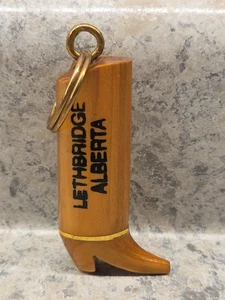 Llavero Bota Vaquera Madera Tono Dorado Lethbridge Alberta Eagle 3.75" - Imagen 1 de 9