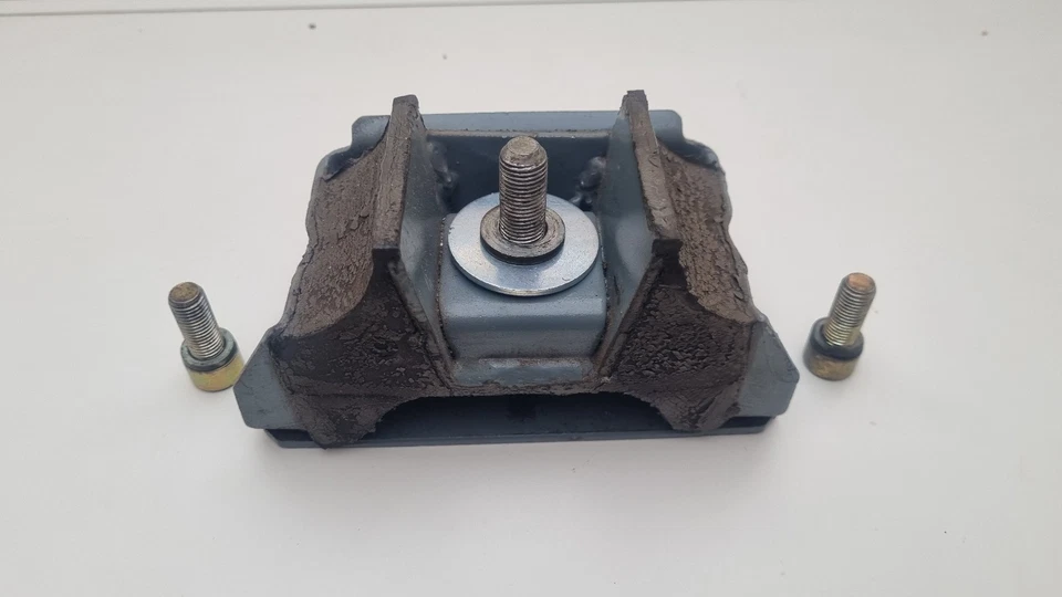 Fiat Ducato 280 290 2.5 D 2.5 TD Motor Auflager Gummi OE 7550024 - Bild 1 von 1