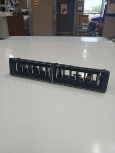 1970-72 Cutlass Vista Cruiser nice A/C Center dash vent assembly 70 71 72 - Picture 1 of 5