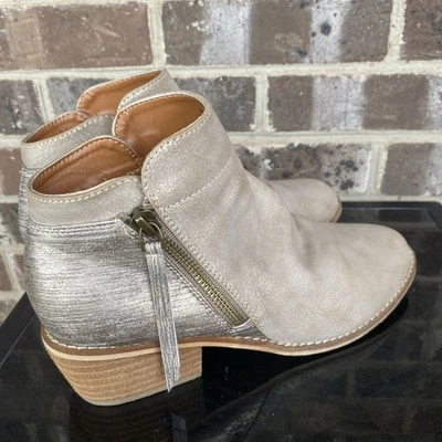 Botas de tornozelo femininas Corkys Butternut metálicas com zíper lateral com borlas tamanho 6 - Imagem 1 de 4