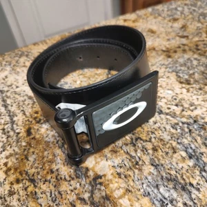 Oakley schwarzer Ledergürtel und Schnalle Modell 96068 siehe Maßband für Größe 36? - Bild 1 von 18