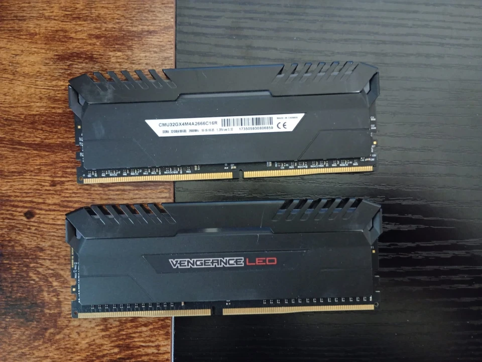 KIT MEMORIA RAM 16GB (2X 8GB)DDR4 PC4-2666 2666MHz 288PIN 2Rx8 DESKTOP CORSAIR - Immagine 1 di 1