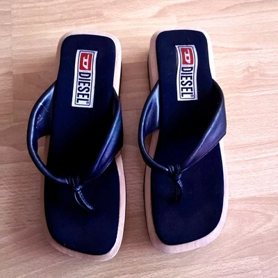 Sommerschuhe, Zehensteg, schwarz mit Holzsohle, Gr. 38 v. DIESEL ‼️  - Bild 1 von 4