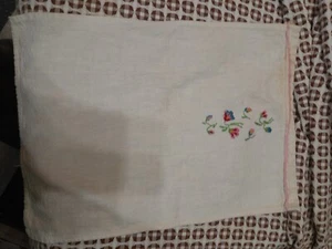 Kleine Vintage bestickte Hand/Teeturm Licht Flecken 15" x 10 1/2 Zoll - Bild 1 von 7