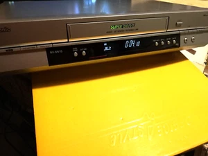 PANASONIC NV-MV15 VCR - Video Registratore con telecomando - Usato revisionato - Foto 1 di 12