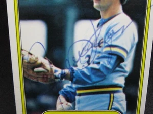 ROLLIE FINGERS 1982 FLEER PITCHING POSE AUTOGRAPHED CARD#644!BREWERS P GOAT AUTO - Picture 1 of 3