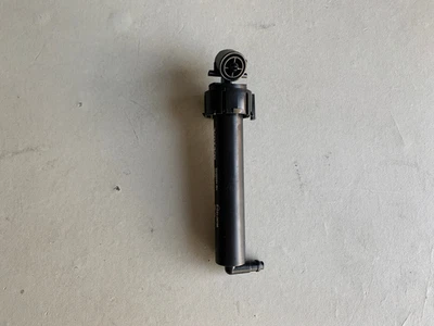 VOLVO V60 S60 RIGHT SIDE HEADLIGHT WASHER JET NOZZLE 32328294 - Image 1 of 4