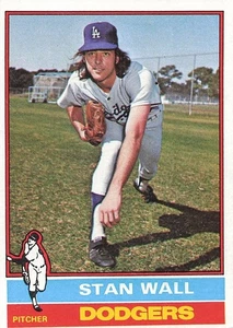 1976 Topps - Stan Wall #584 (RC) NM - Picture 1 of 2