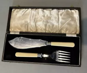 Antico servizio da portata vittoriano inciso cromato con custodia - Foto 1 di 9