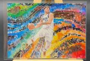 Luka Doncic 2024-25 Panini Re di Corte Arte in Movimento #10 - Foto 1 di 2