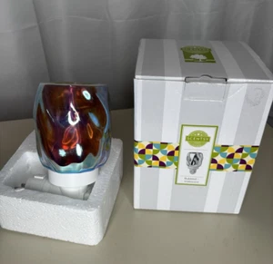 Scentsy Bubbled Iridescent Plug-In Mini Scentsy Warmer ~ NEW with bulb in box - Picture 1 of 14