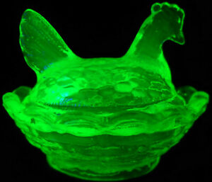 Green Vaseline Uranium glass mini Hen Chicken on nest basket Easter eggs / chick