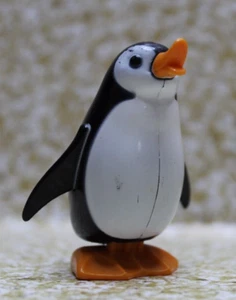 Vintage 1977 2" Tomy Toy Plastic Penguin Wind Up Toy WORKING SEE ALL PICS - Picture 1 of 5