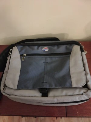American Tourister 可扩展笔记本电脑/信使包 — 第 1/4 张图片