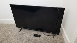 Vizio D39hn-E0 TV - Picture 1 of 8